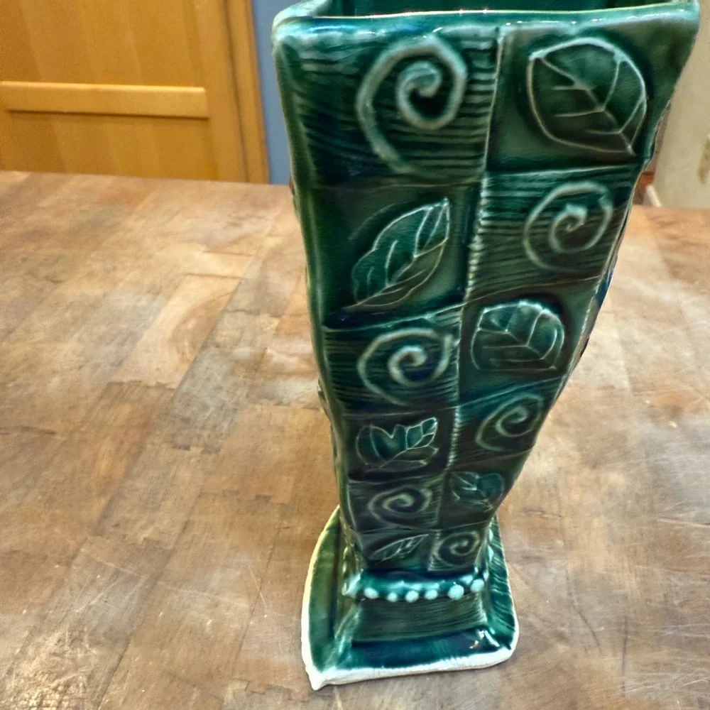 Vintage Mid Century Pottery Ceramic Glossy Green Unique Shape Fish Stamp Vase - Picture 7 of 16